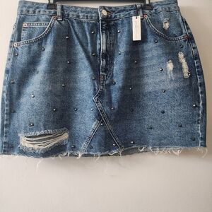 NWT TOP SHOP JEAN SKIRT SIZE 14  NO STRETCH  STUDDED  RIPPED  DESIGN